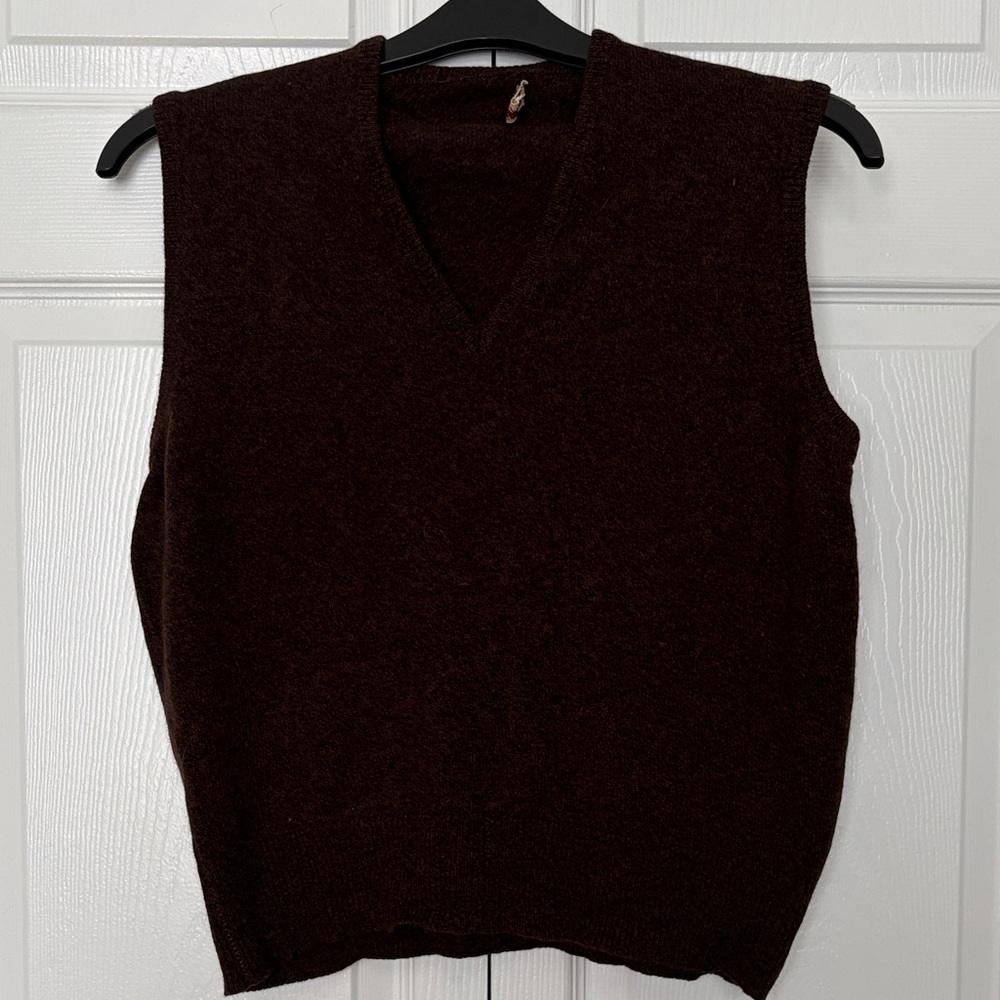 Women's V-Neck Sleeveless Cashmere Vest in Dark Brown